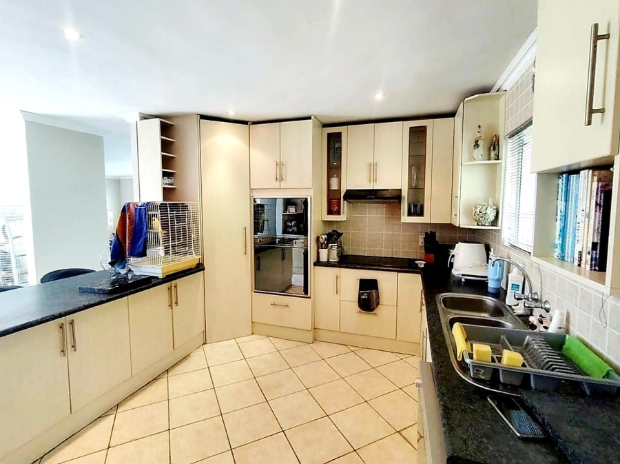 6 Bedroom Property for Sale in Kidds Beach Eastern Cape